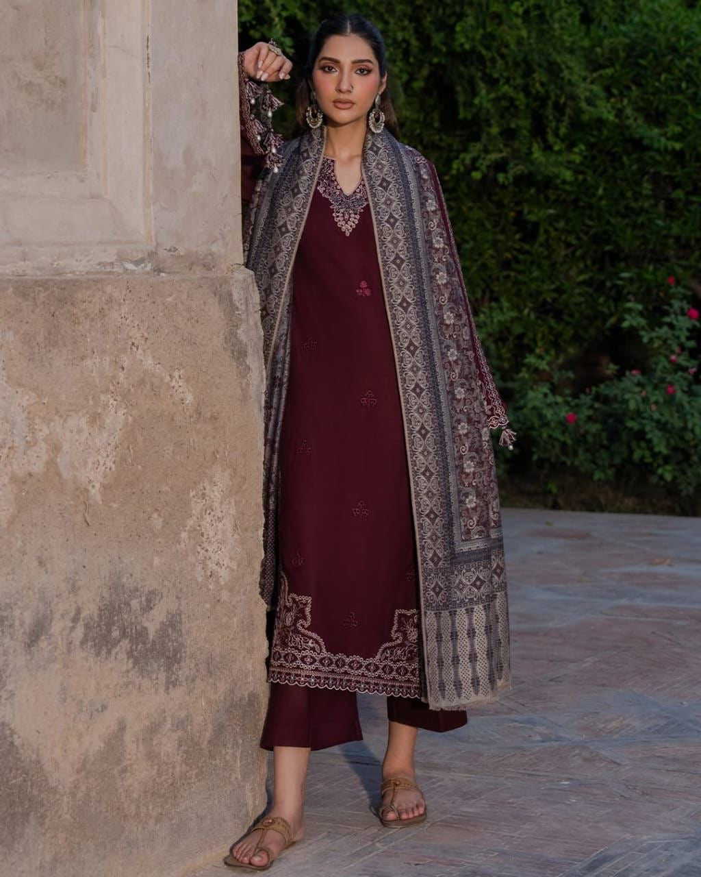 IZEL WINTER UNSTITCHED DHANAK
EMBROIDERED 3PC WITH WOOL PRINTED SHAWL