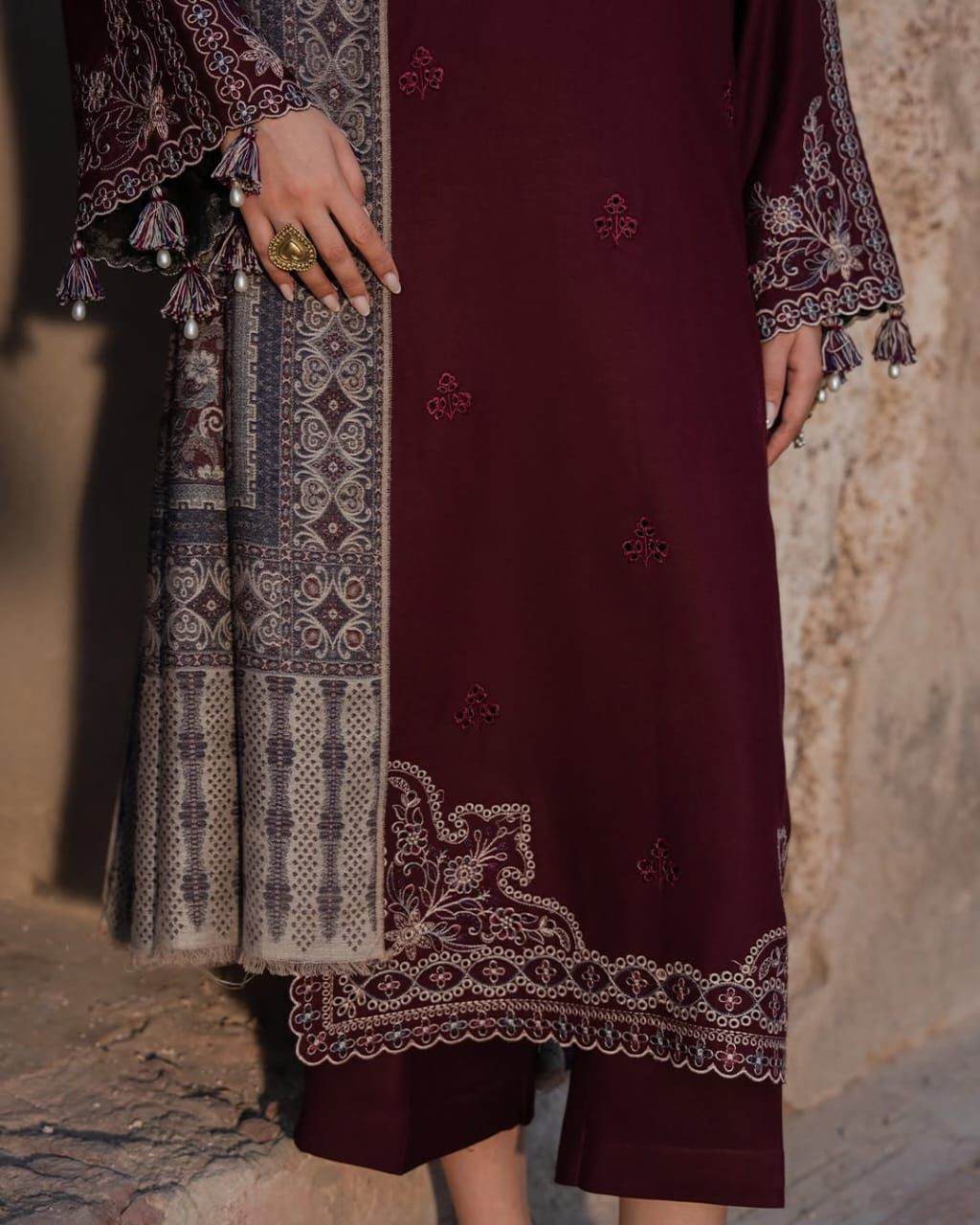 IZEL WINTER UNSTITCHED DHANAK
EMBROIDERED 3PC WITH WOOL PRINTED SHAWL