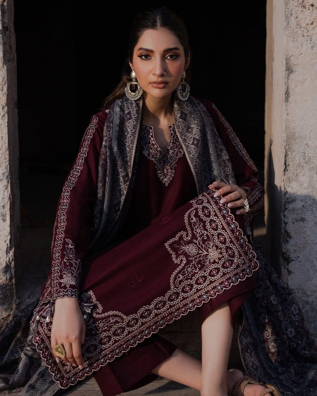 IZEL WINTER UNSTITCHED DHANAK
EMBROIDERED 3PC WITH WOOL PRINTED SHAWL