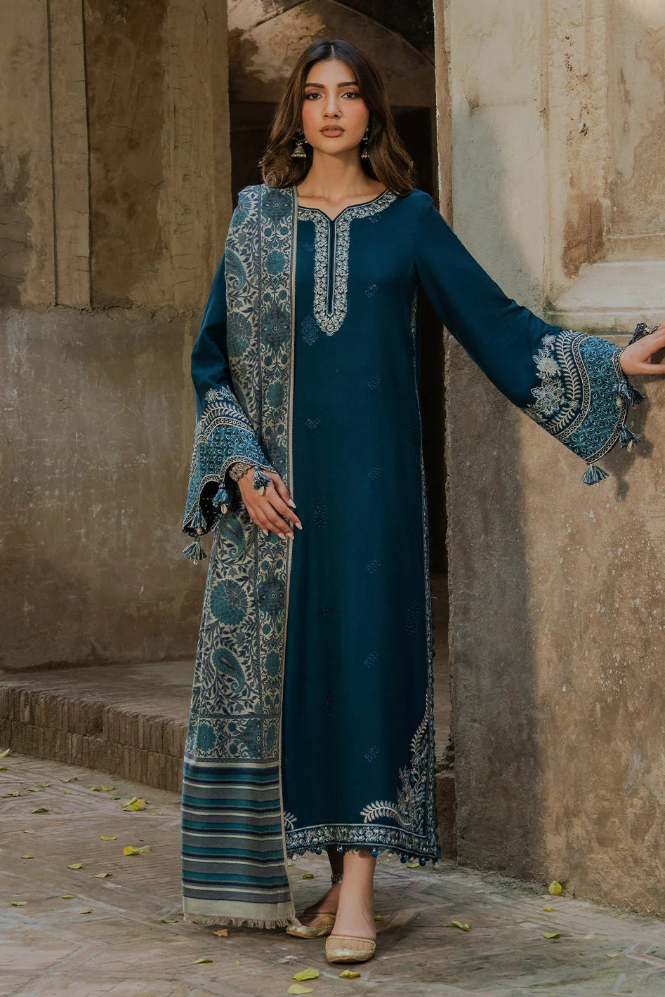 IZEL LUXURY
UNSTITCHED WINTER DHANAK EMBROIDERED
3PC WITH DIGITAL PRINTED WOOL SHAWL