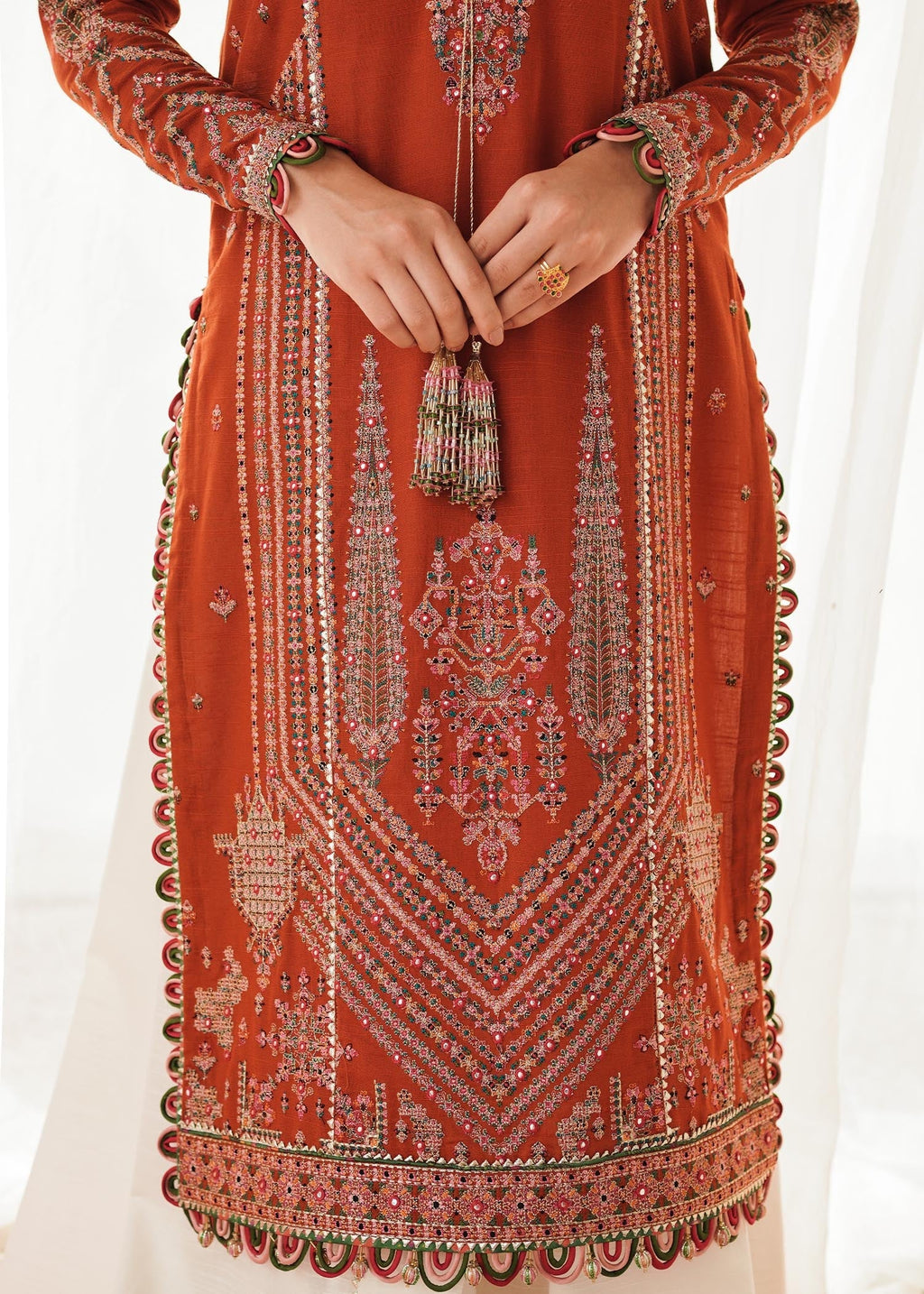 HUSSAIN REHAR LUXURY
UNSTITCHED DHANAK
EMBROIDERED 3PC WITH DHANAK MARINA READY TO WEAR SHAWL